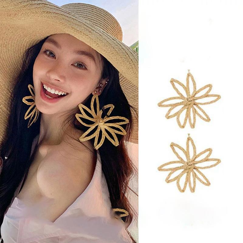 Small fresh yellow mesh flower earrings summer sweet light luxury stud earrings vacation style high-end earrings