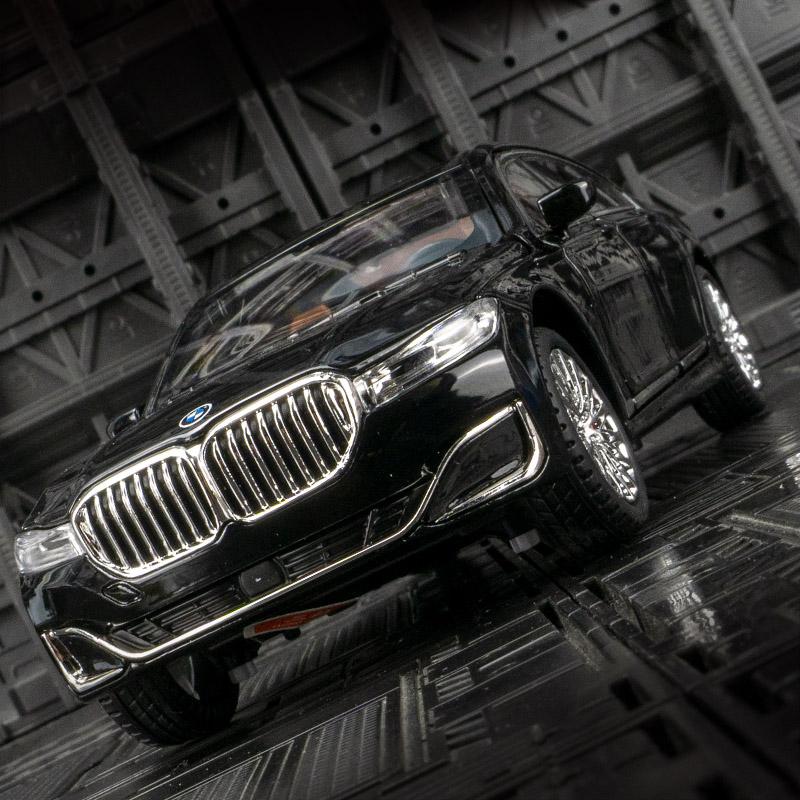 1:24 simulation BMW 760Li alloy car model ornament sedan sound and light shock absorber door and engine hood trunk can be opened