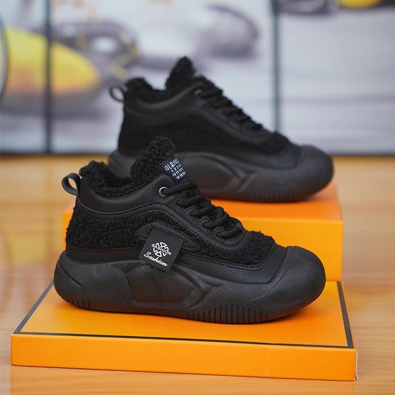 Factory direct sales 2025 winter velvet little white shoes new Korean version of female students height-increasing sports board shoes trendy casual