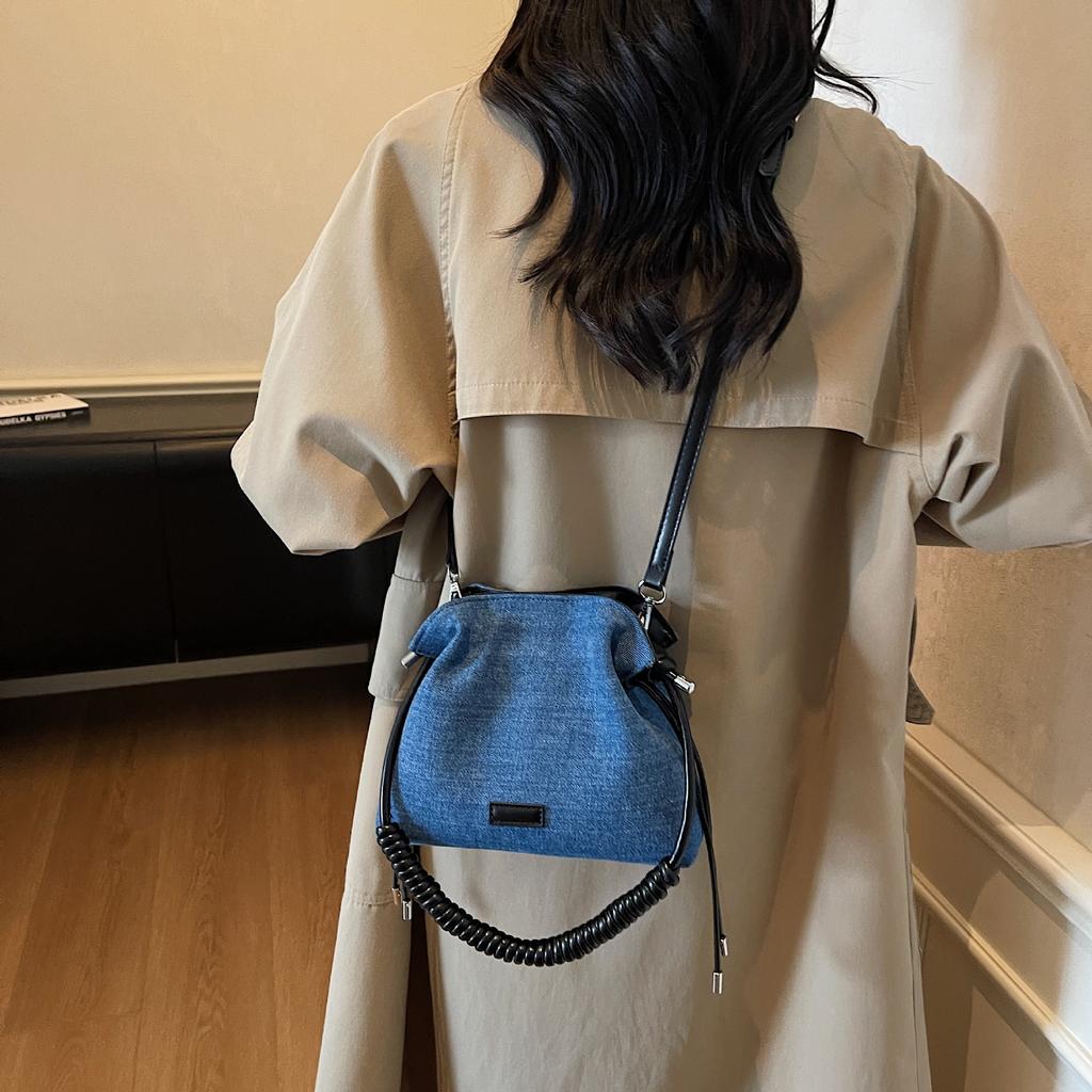 Bucket Bag, A Versatile Single-shoulder Crossbody Bag for Autumn, Is A Niche Design for Commuting