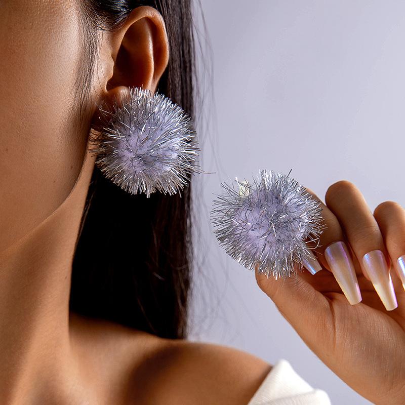 

Christmas Colored Golden Silk Hairball Earrings Glitter Sweet and Cute Christmas Series Earrings Earrings Women