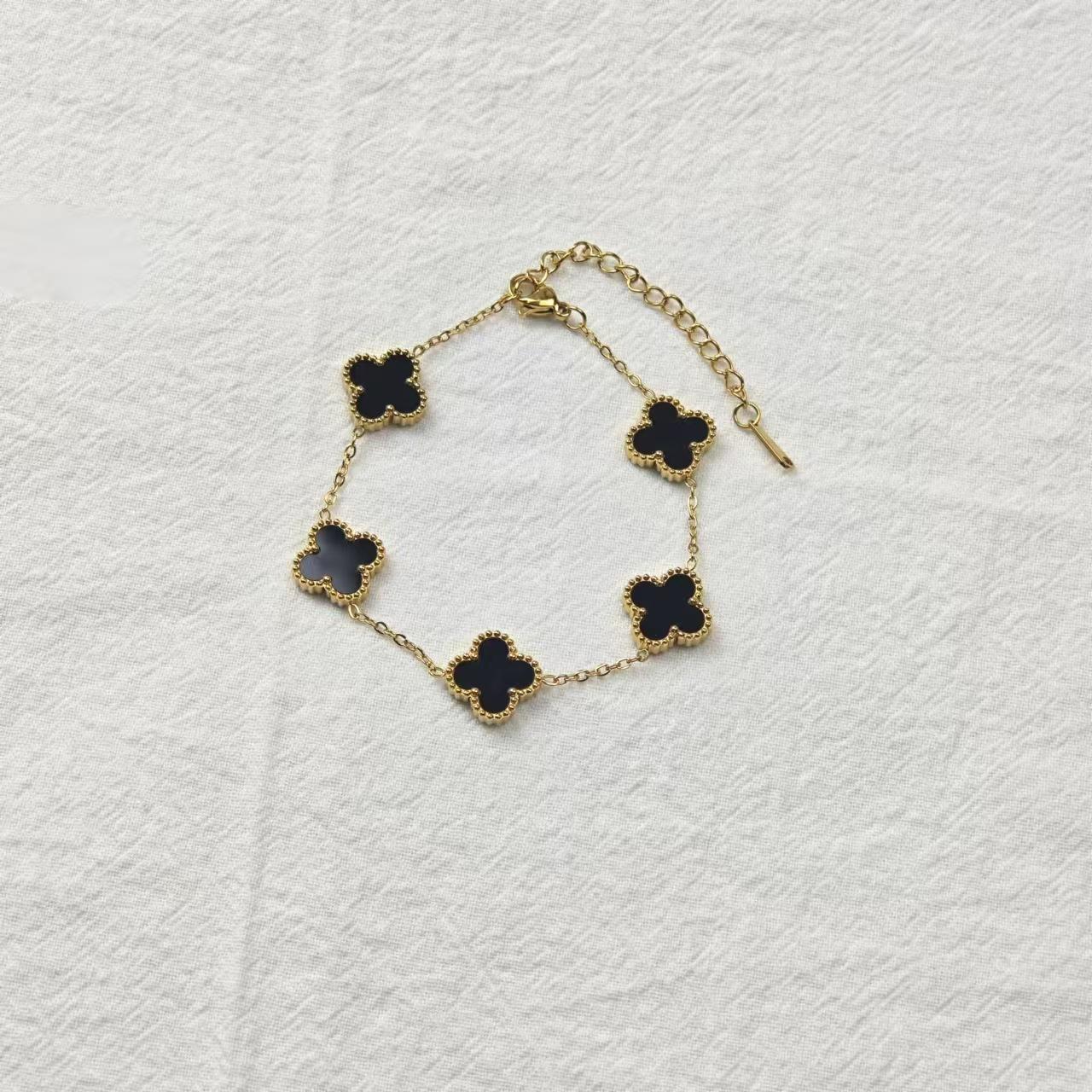 

Four-leaf Clover Bracelet Five-flowered Titanium Steel Does Not Fade Women s 18K Lucky Clover Good Luck Hand Jewelry 18K