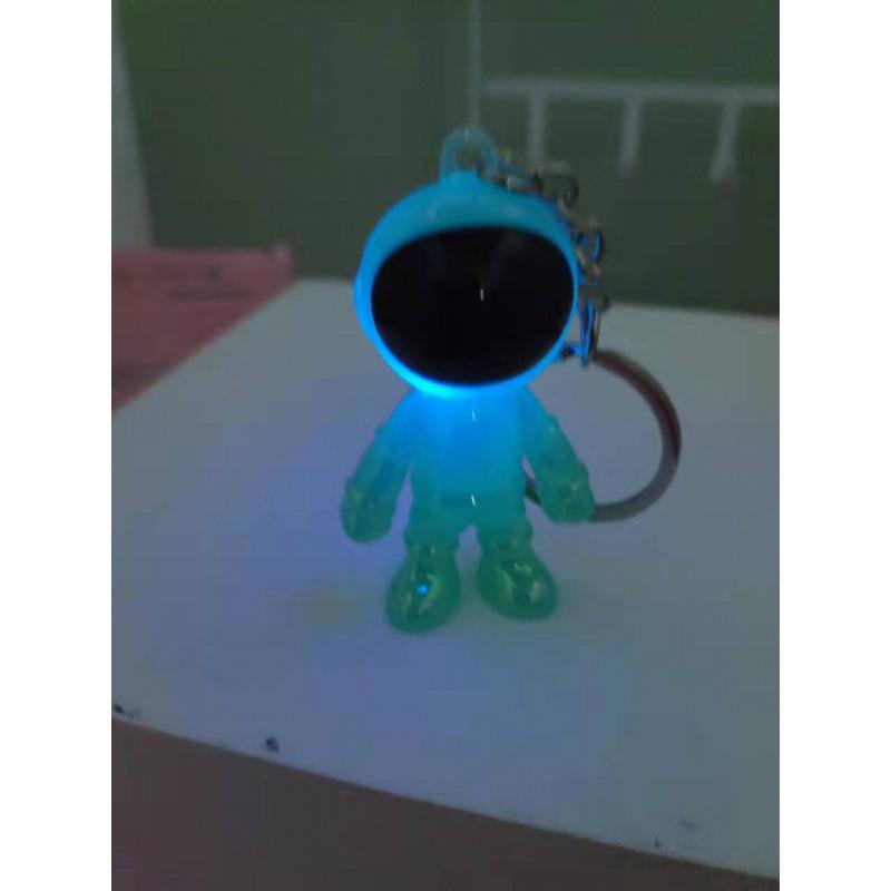 3D Astronaut Keychain: Trendy Car Pendant & Bag Accessory for Men and Women