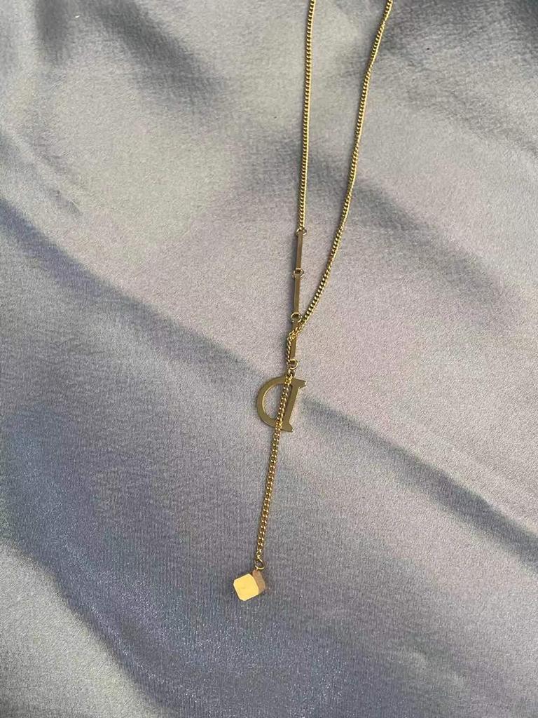 Butterfly Necklace with Color-Retaining Zircon - Fashionable, Versatile Women's Jewelry Accessory.