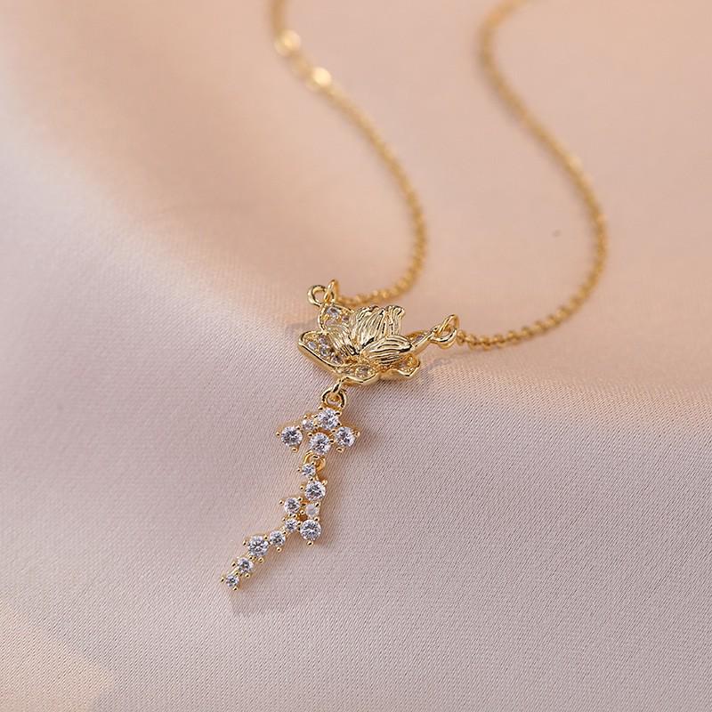 Women's Fashion Heart Pendant Necklace - Elegant, Simple Design, Versatile Clavicle Chain Jewelry