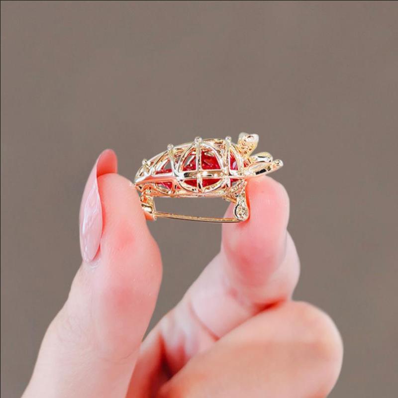 Fashion Delicate Cute Fruit Mini Strawberry Brooch For Women Clothing Coat Accessories Gifts 1pc