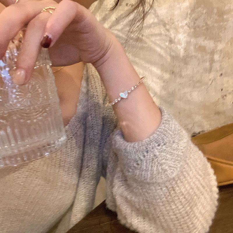 Mädchen Liebesarmband: Elegantes offenes Design, leichter Luxusstil, perfektes Geschenk für Freundinnen, Kollektion 2025