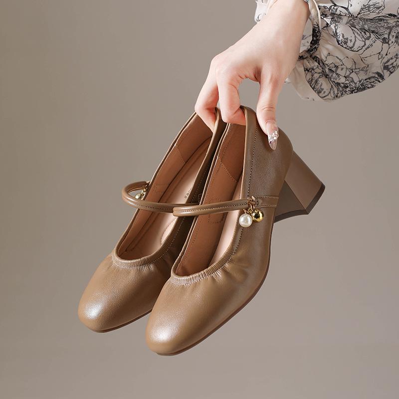 

French Mary Jane shoes women s 2025 autumn new models with skirts with retro small leather shoes commuting light mouth single shoes 40