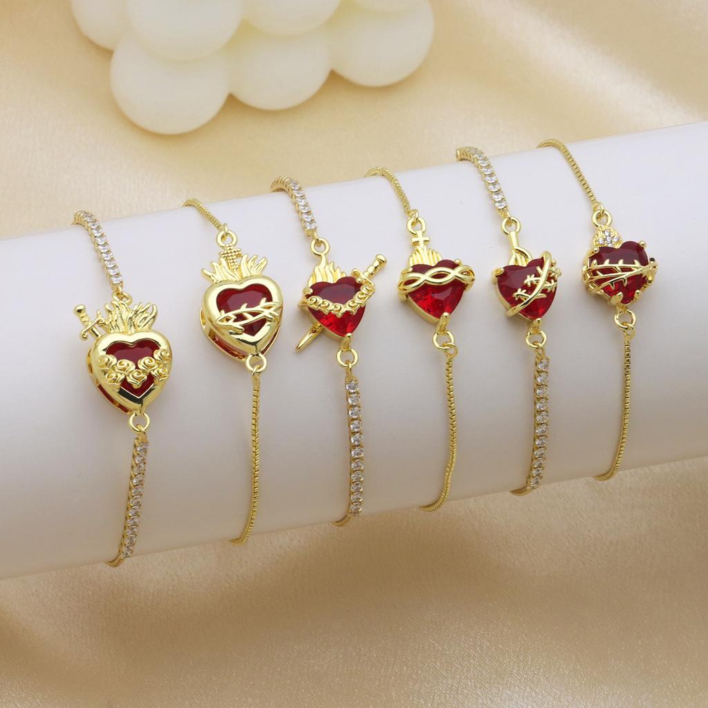 Herzförmige Liebe Kupferplattiertes Farbiges Zirkonium Pfirsichherz, Ein Schwert, das das Herz durchbohrt, kann das Zirkon-Box-Armband ziehen und verstellen.