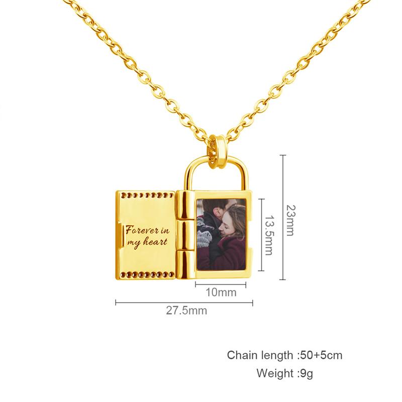 Collana con Medaglione Inciso Foto Personalizzato Ciondolo a Forma di Libro con Foto e Testo Personalizzati Gioielli Commemorativi Regalo per Coppie/Famiglie