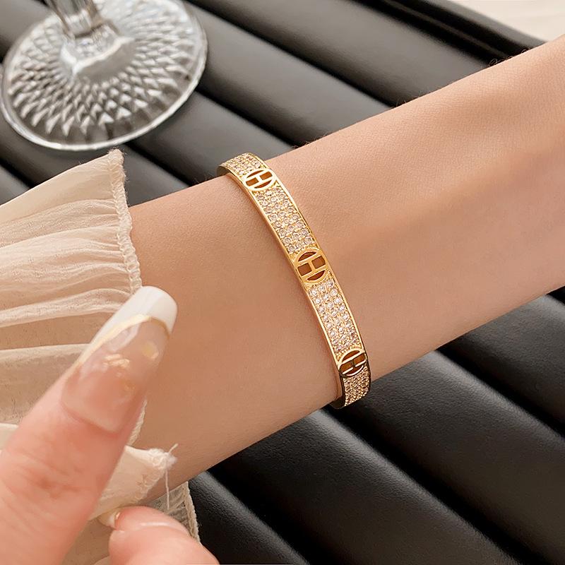 Zircon Metal 'H' Style Bracelet: Elegant, Versatile, and Fashion-forward Jewelry for Women.