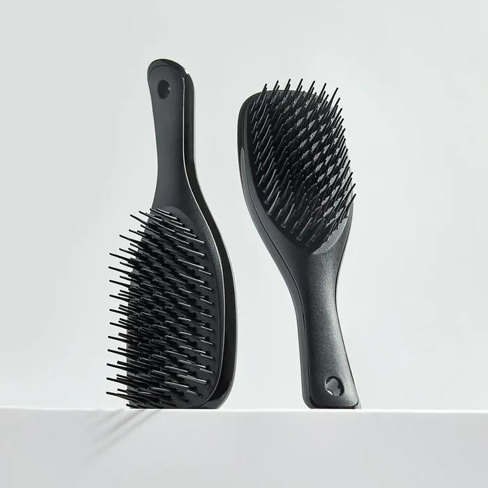 

Мини расческа для мокрых волос Лакрично-черный