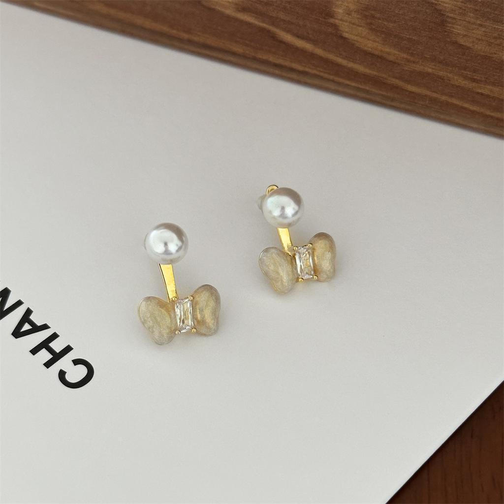 Exquisite and sweet bow stud earrings women's Korean version Xiaoxiang pearl earrings versatile autumn and winter silver needle earrings new models