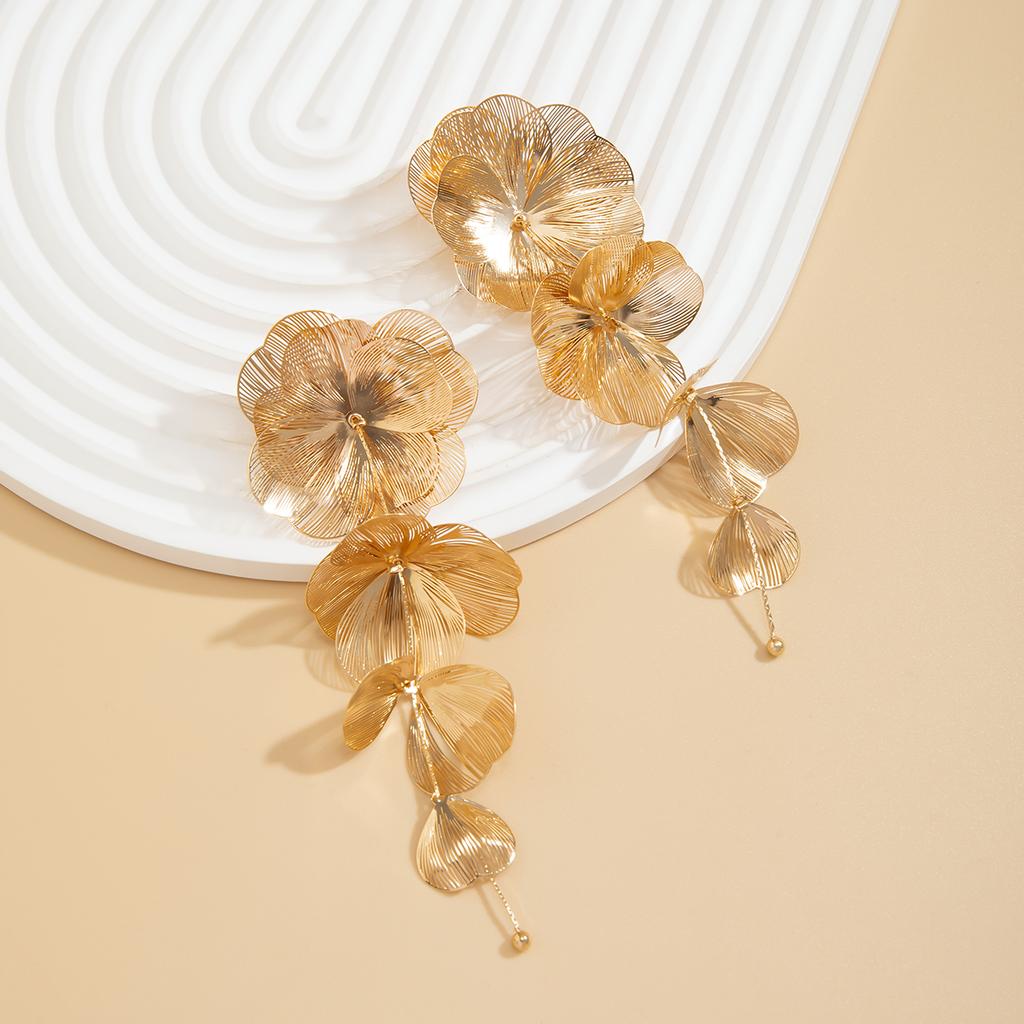 Orecchini Pendenti con Fiori a Petali Grandi Color Oro Esagerato per Donne Classici in Metallo Lunghi Pendenti Piercing Accessori Y2K Nuovo