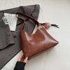 2025 Autumn New Niche Texture Armpit Bag Women's Retro Simple Tote Bag Casual Large Capacity Shoulder Bag