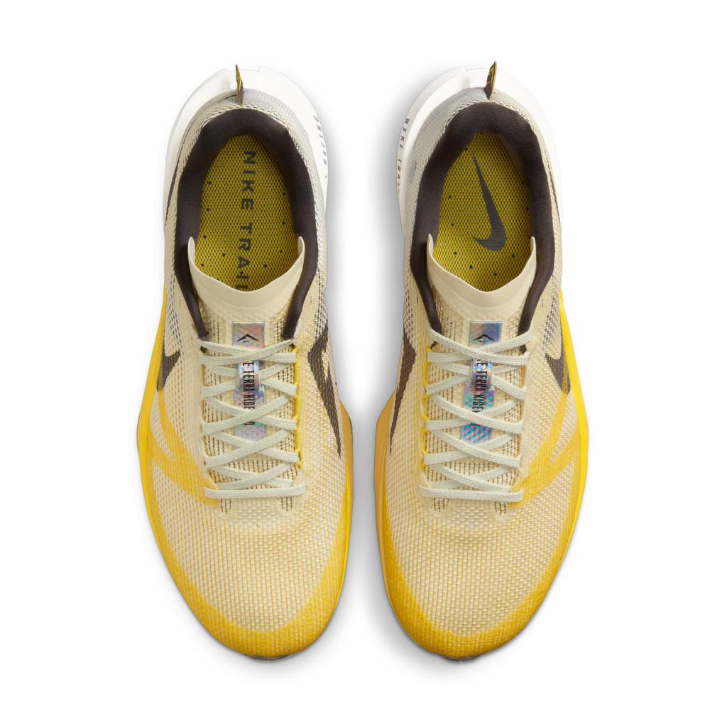 Nike Kiger 10 Lightning Medium Ash Herren Sneaker Gelb Alabaster Saturn-Gold FV3929-700