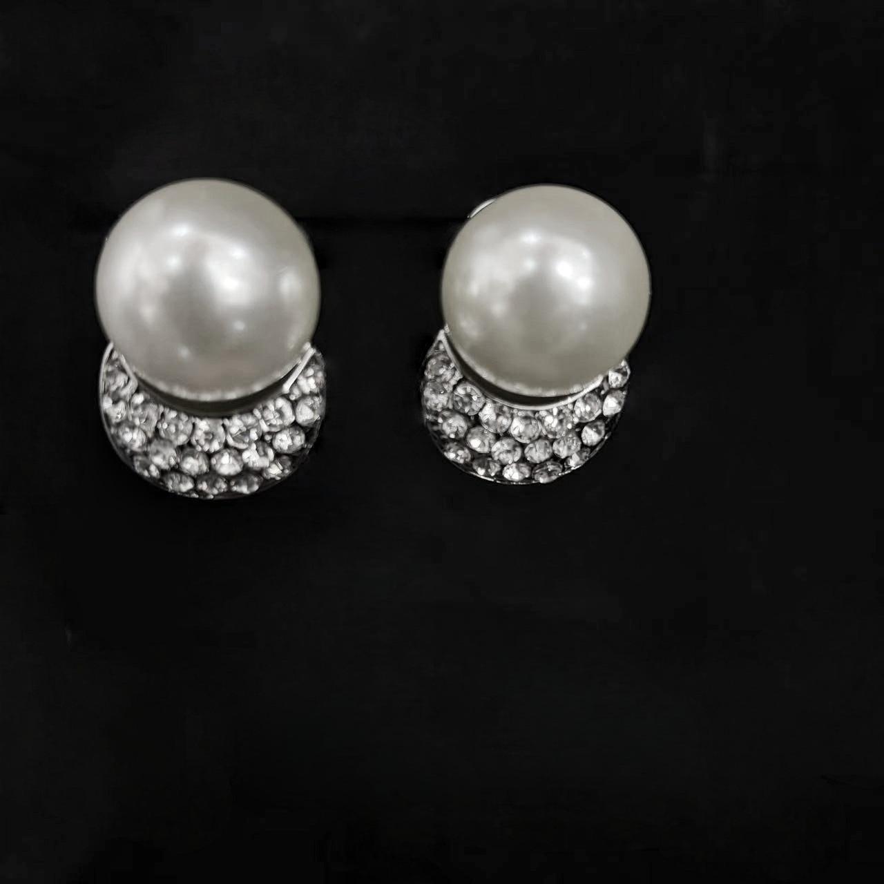 

2025 Mermaid Ji Color Pleated Earrings Women S Personality Earrings Exquisite Earrings