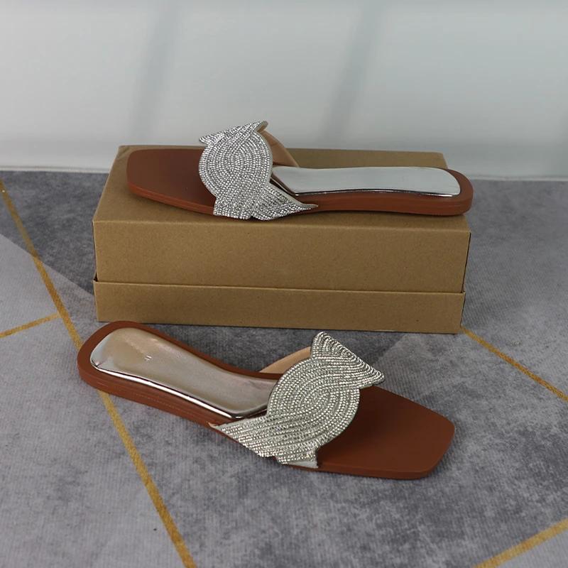 

модные летние сандалии на плоской подошве повседневные 2024 брендовые дизайнерские женские блестящие уличные тапочки обувь дышащие модные черные шлепанцы 37 серебряный