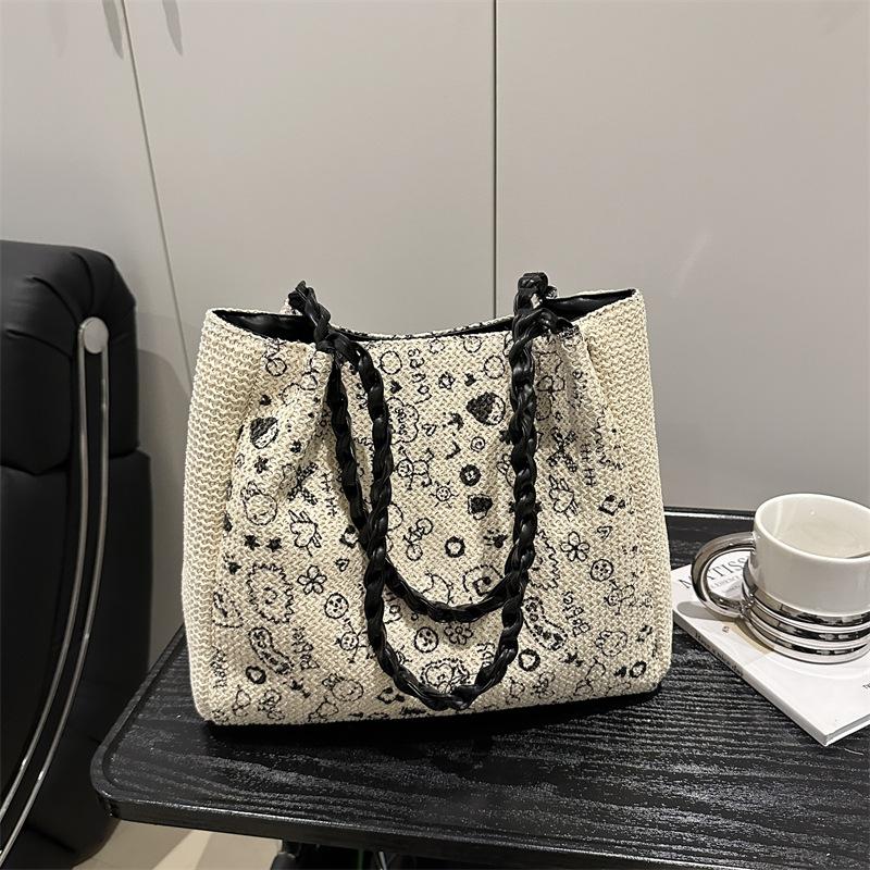 

Niche casual panda pendant fashion printed tote bag women s texture advanced large-capacity new shoulder bag чёрный