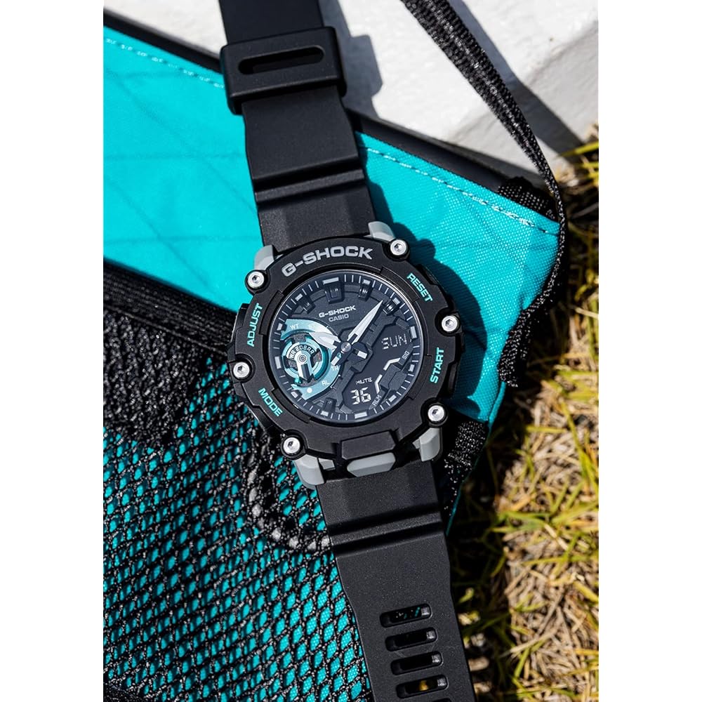 Hodinky Casio G-Shock (GA-2200M-1AJF) se strukturou Carbon Core Guard, Pánské, Černé (Oficiální japonský produkt)