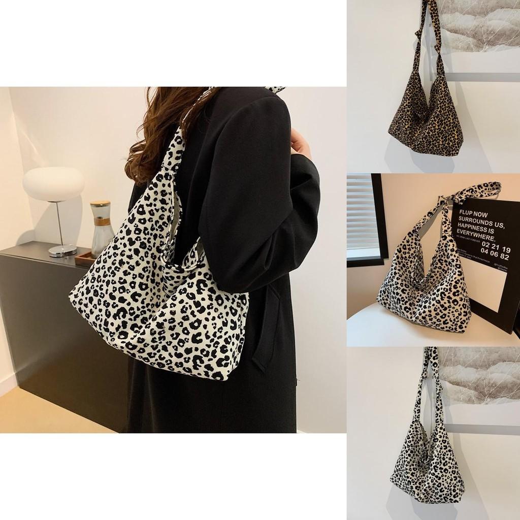 Stylish And Minimalist Shoulder Tote Bag For Women Featuring Soft Canvas Fabric