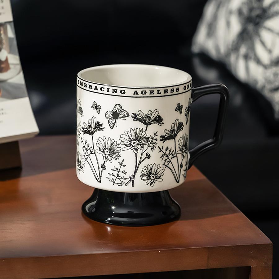 

Artistic floral ceramic mug, 380ml 1pc чорний