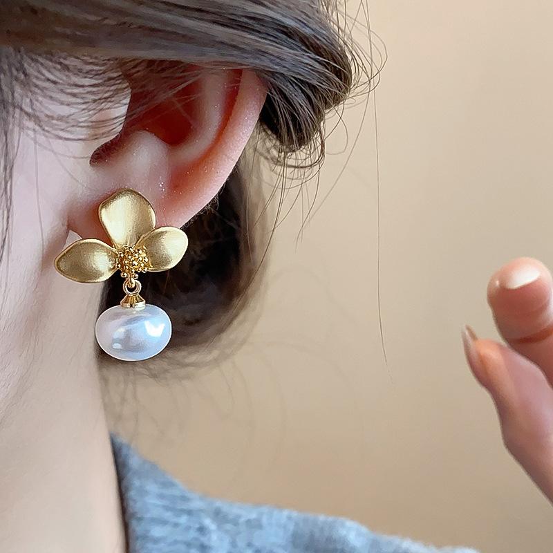 French Flower Pearl Earrings Elegant Irregular Drop Earrings Temperament Charm Earrings Vacation Party Jewelry For Women