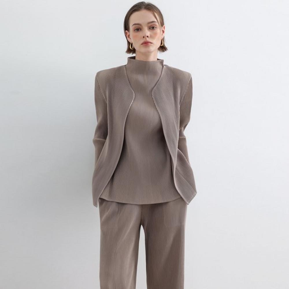 

Pleezemood Essential Cardigan Pleats FREE/BEIGE