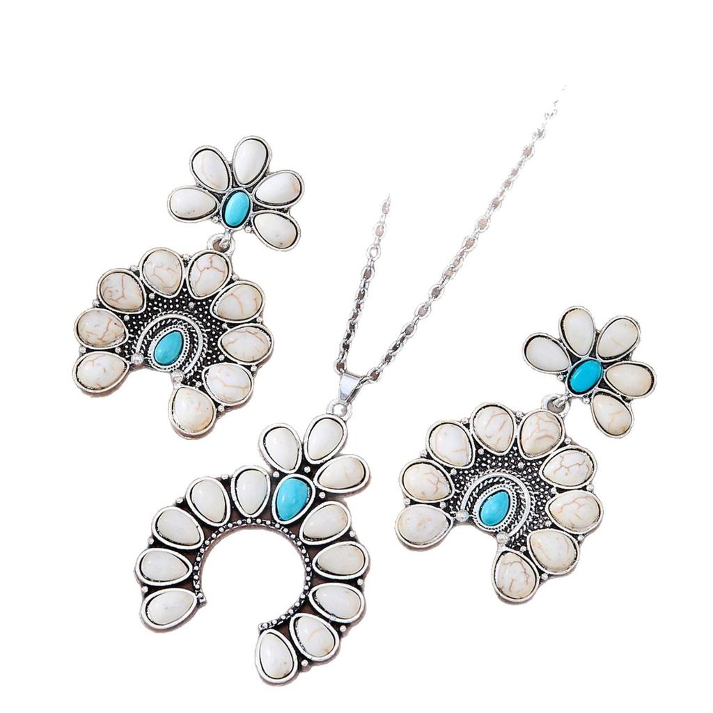 Turquoise Horseshoe Earrings: Vintage Western Ethnic Jewelry Set