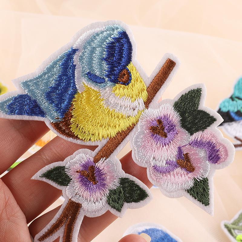 Duoku Animal Bird Embroidery Patch for Clothing, Shoes, Hats, and Luggage Accessories.