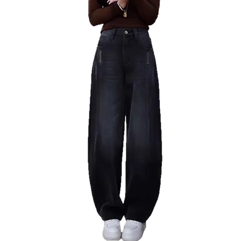 Women's Curved-Blade Wide-Leg Jeans, Autumn/Winter 2025 Trend.