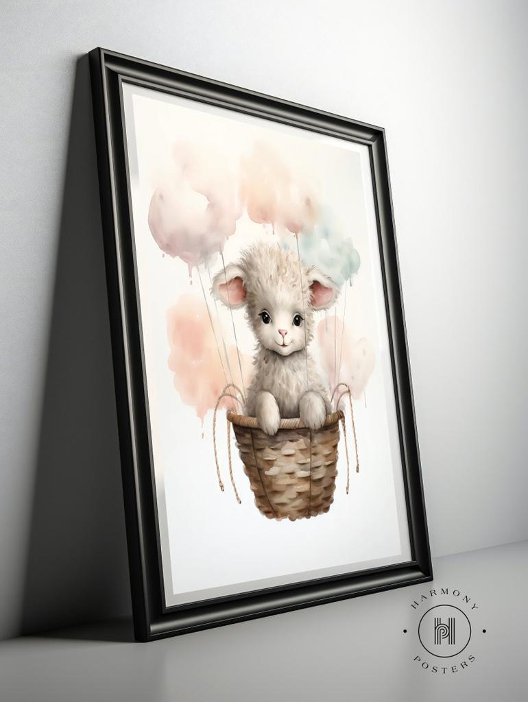 Owieczka Na Chmurkowym Spacerze Owieczka Na Chmurkowym Spacerze, 70X100 Cm, Rama Drewniana Jasny Dąb, Papier Matowy 230 Gsm