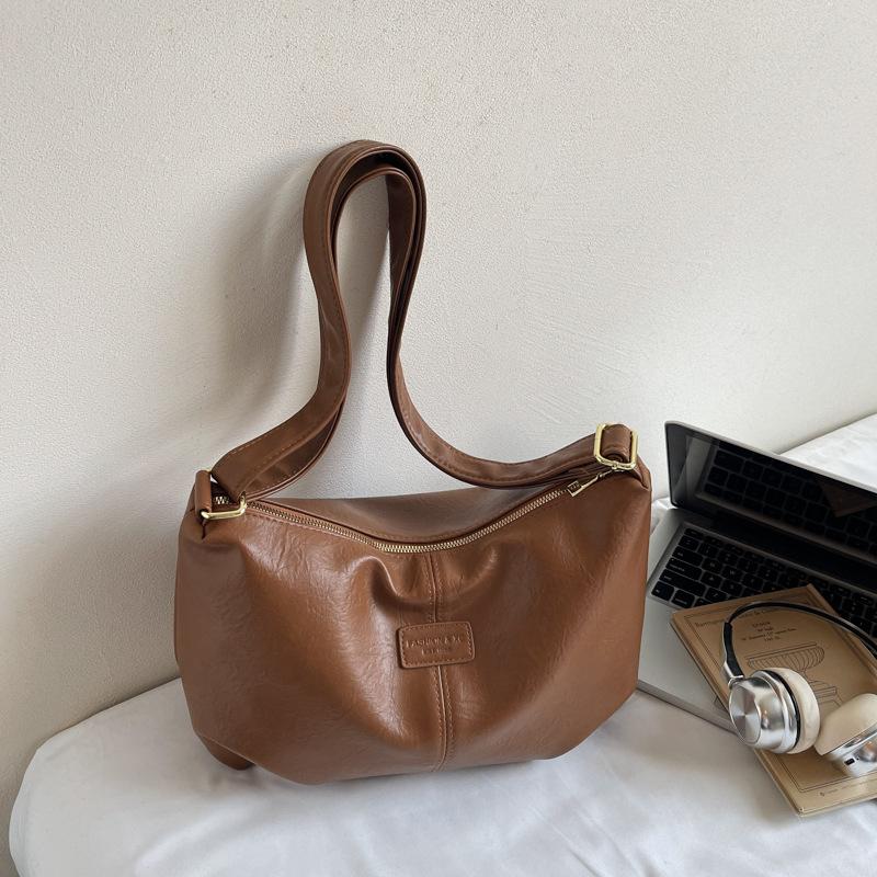 

Stylish simple casual large-capacity dumpling bag women 2025 new Korean version fashion shoulder bag commuter bag women