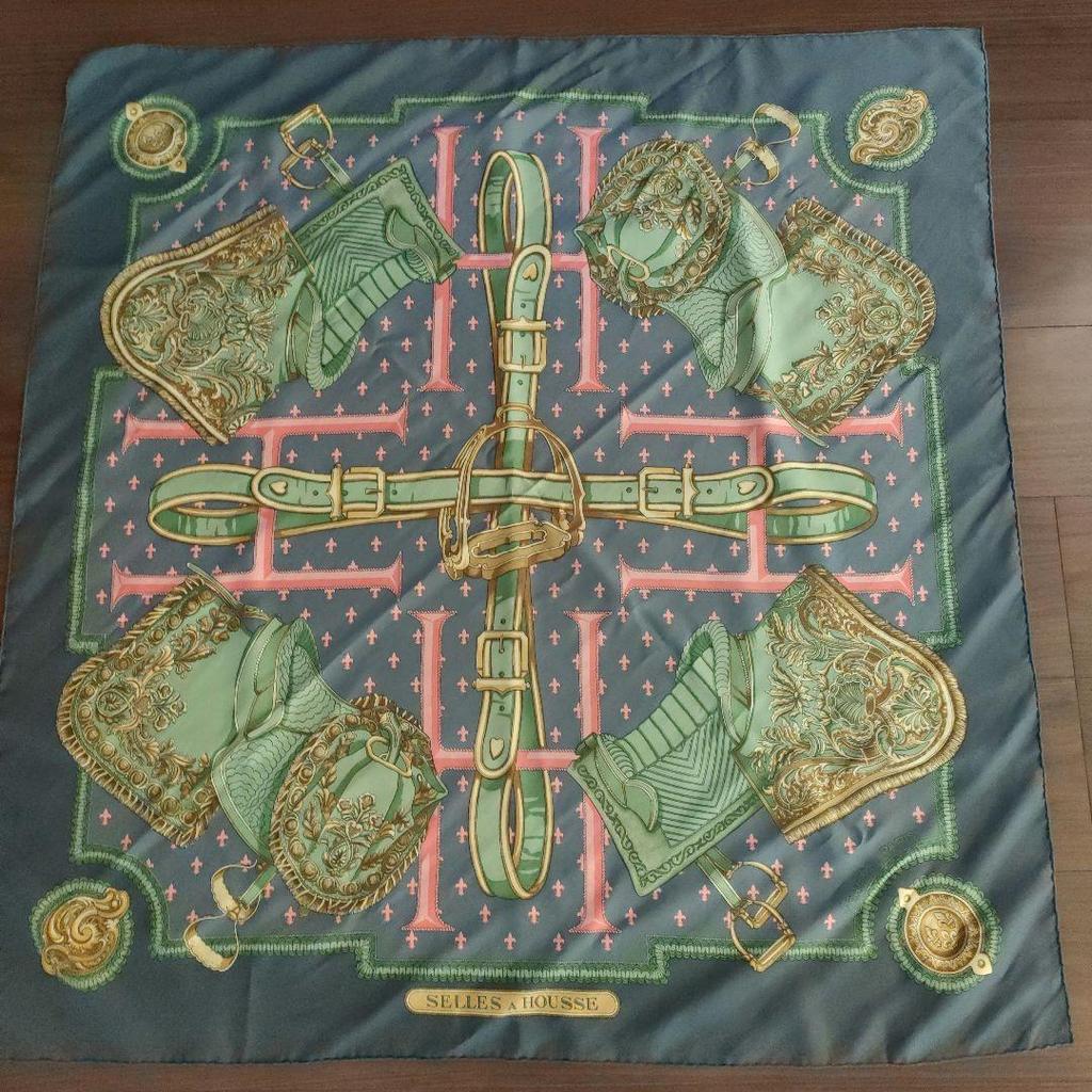 Used HERMES Herms Carr 90 Sitting on the Cover Silk Large Scarf