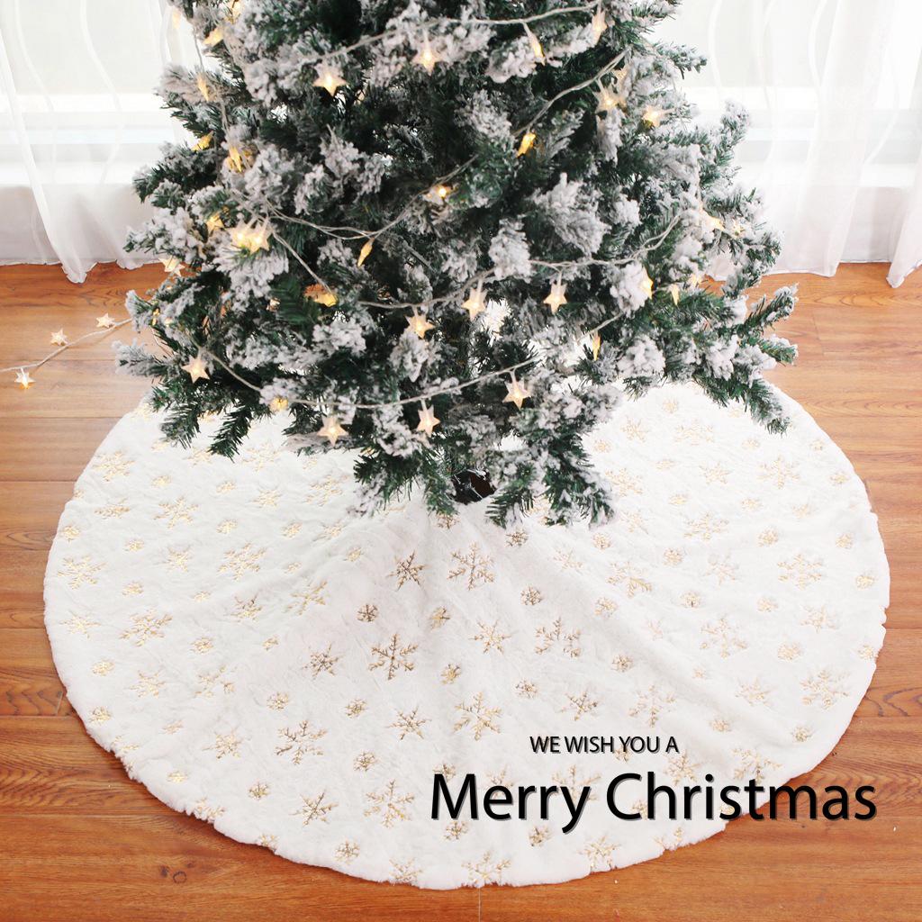 Festive Ice Crystal Snowflake Tree Skirt with Rabbit Fur Trim