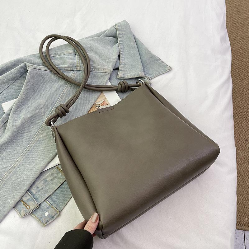 

Женская сумка-тоут из мягкой кожи в стиле ретро 2024 года серый