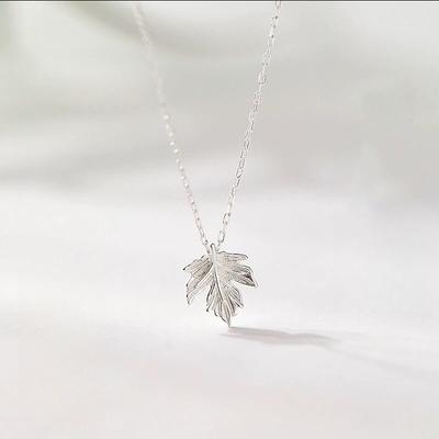 Maple Leaf Necklace Women's Simple Small Fresh Clavicle Chain Leaf Pendant Cold Wind Necklace