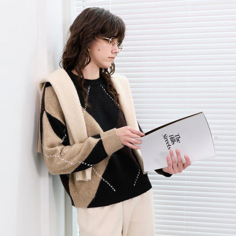 

Женский трикотажный пуловер в клетку в стиле ретро Санцай M 160/84A