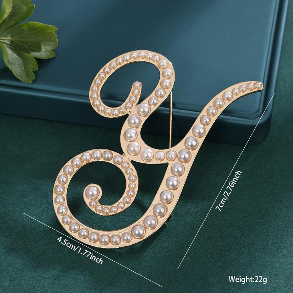 Pearl Alphabet Brooches: Retro Letter Pins for Clothing and Necklines.