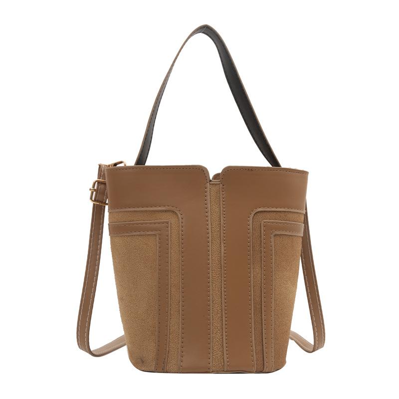 

Модна портативна невелика жіноча сумка контрастного кольору ранньою весною 2024, нова ніша, модна проста сумка-відро, персоналізована модна сумка-месенджер хакі