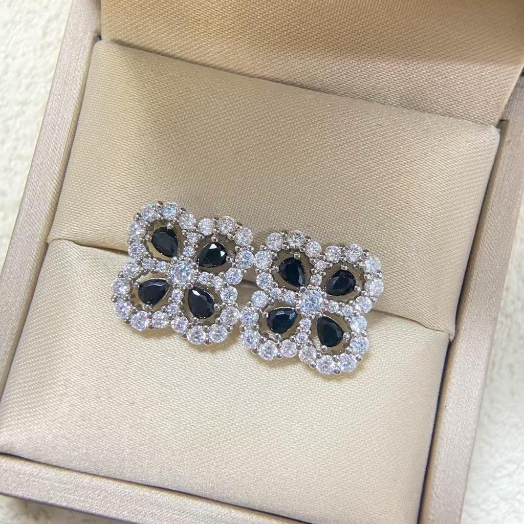 Exquisite Four-Leaf Clover Full Diamond Silver Earrings for Women - Fashionable and Elegant Design.