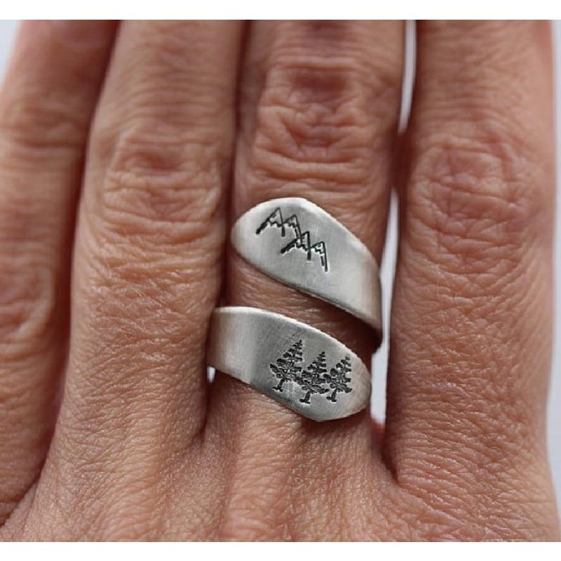 European and American New Style Hand-drawn Mountain Peaks, Green Trees and Forest Entwined Rings