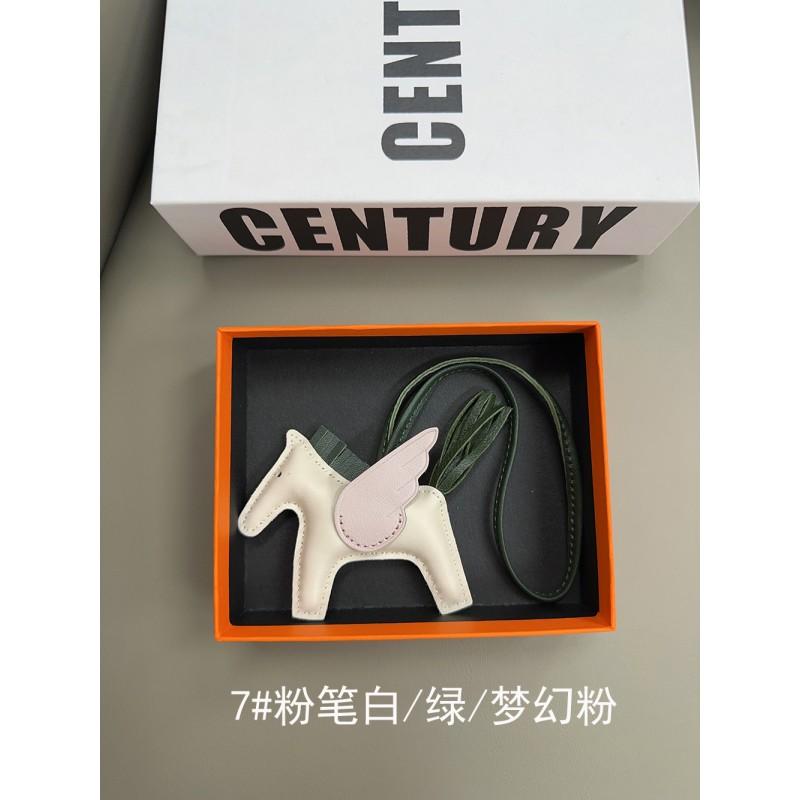 Handcrafted Leather Pegasus Charm Keychain Hand-Stitched Mini Horse Pendant With Tassel Bag Car Decor