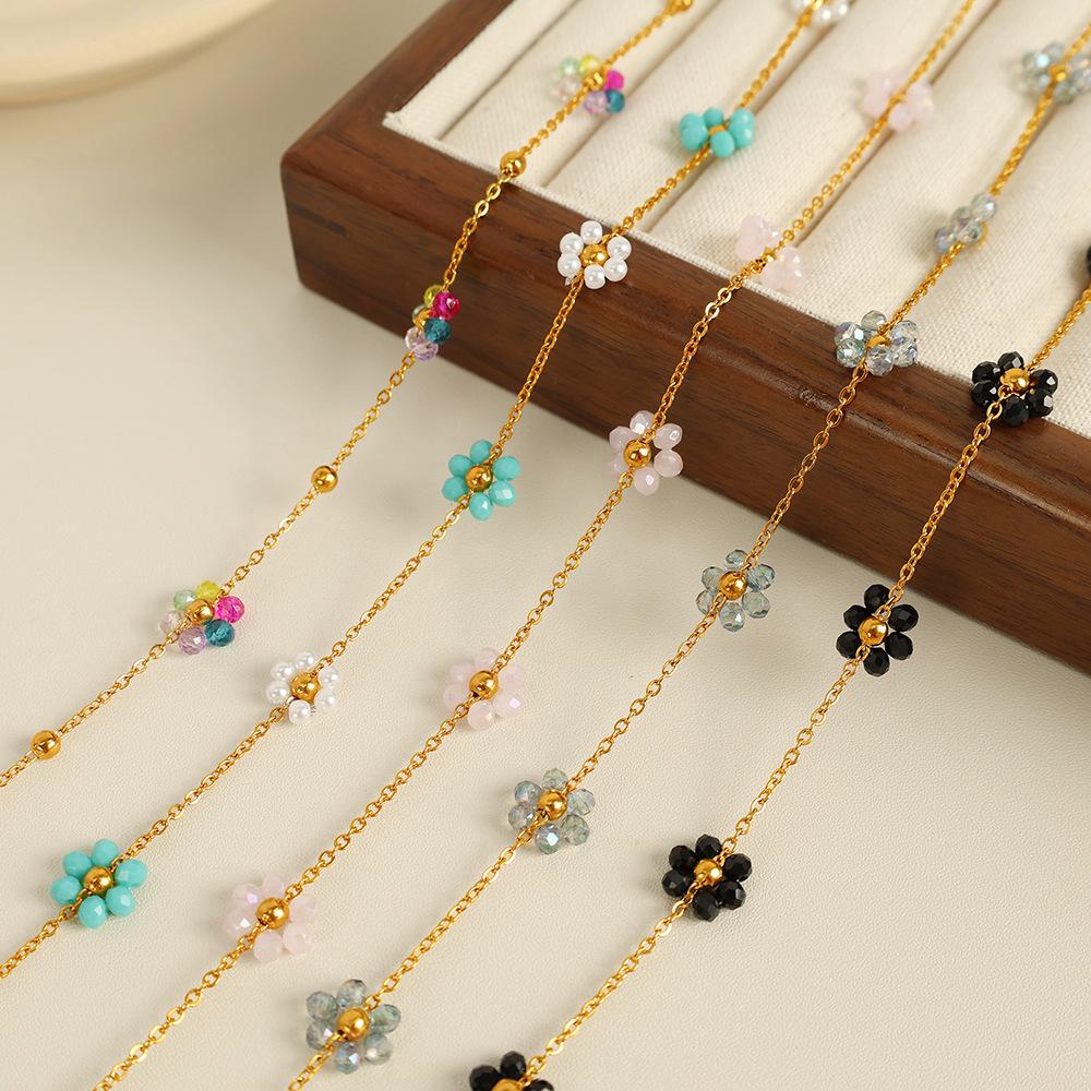 European & American Fresh Flower Stainless Steel Bracelet with Women's Niche Design and Titanium Steel Necklace Set.