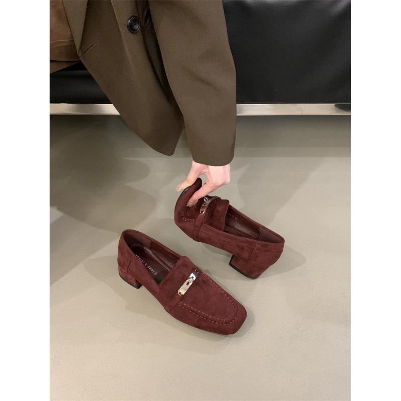 

Весна и осень 2025 новая модная универсальная корейская версия французского ретро-темперамента модные высокие каблуки квадратный носок 39 красный