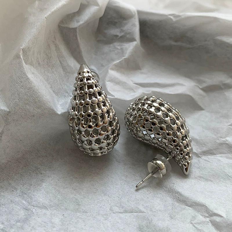 

Niche design light luxury high-end feeling water drop inlaid zircon beanie stud earrings temperament cold wind hollow high-end earrings