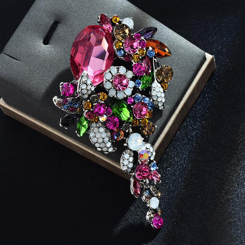 SKEDS Luxury Exquisite Women Girls Rhinestone Flower Pendant Brooches Badges Elegant Lady Gorgeous Crystal Pin Jewelry Gift