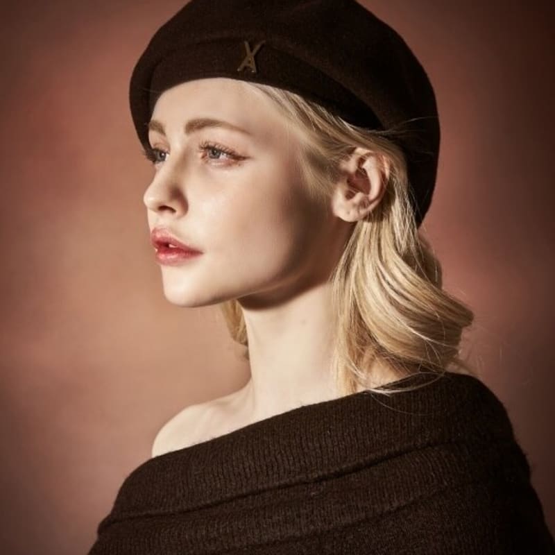 VARZAR Stud Logo Wool Beret Black