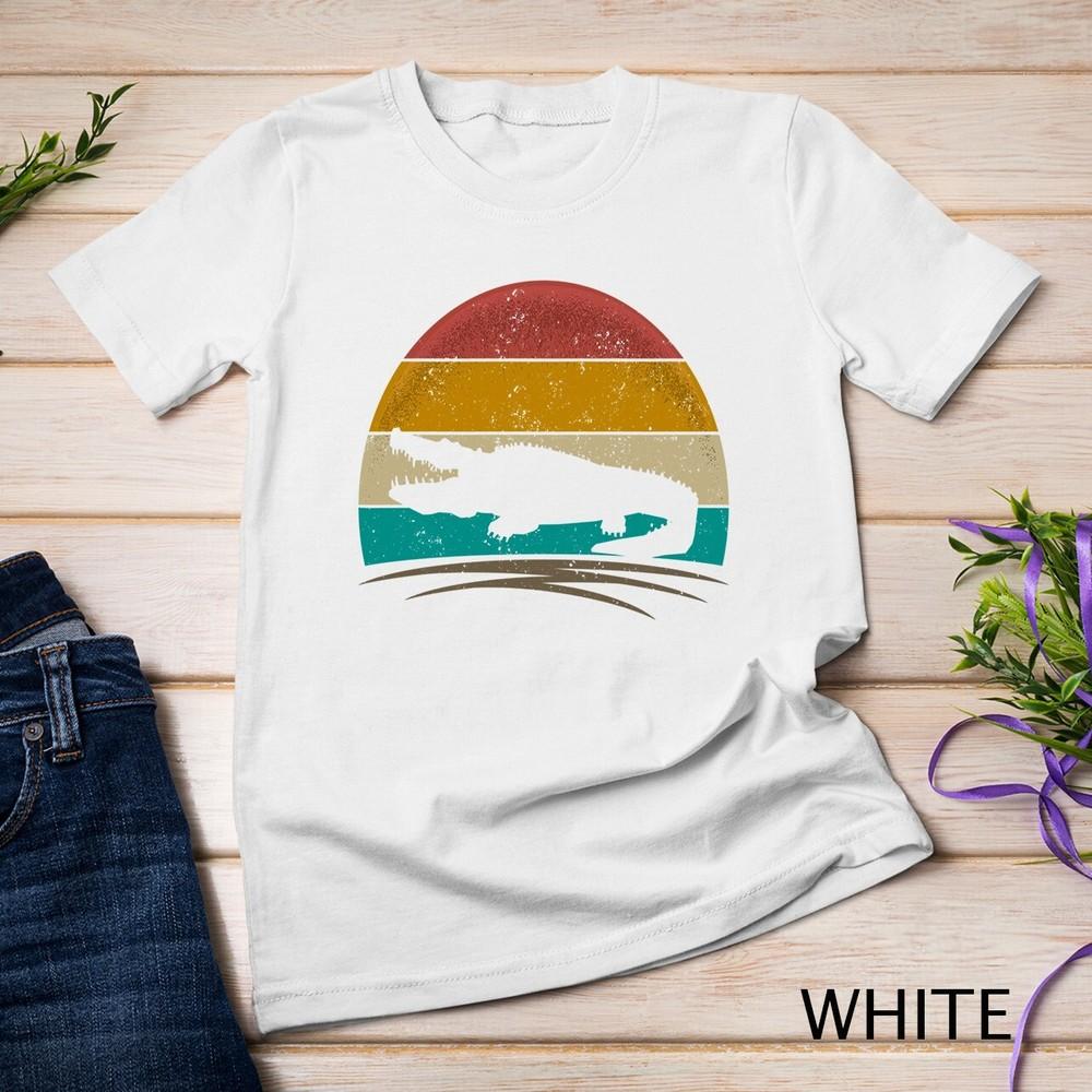 

Vintage Crocodile Retro 70s Distressed Alligator Men Boys Unisex T-shirt 2XL