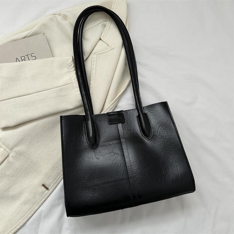 Fashionable Retro Tote Bag Women s Shoulder Bag Street Style Handbag 2023 Winter New Korean Version чёрный